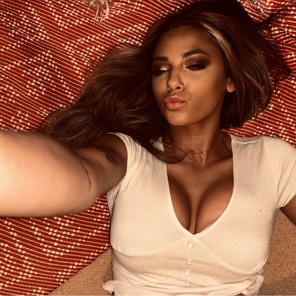 Meet your Posher, Mak